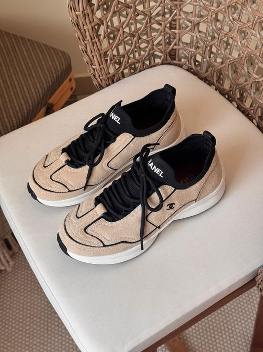 Ladies sneakers