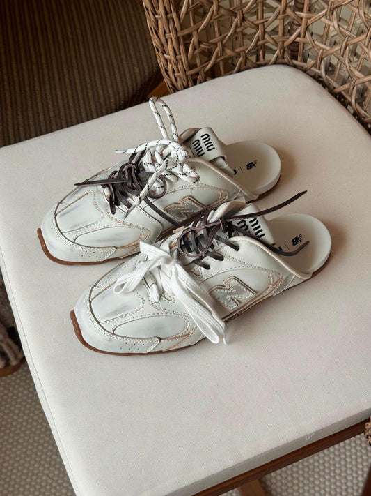 Ladies sneakers