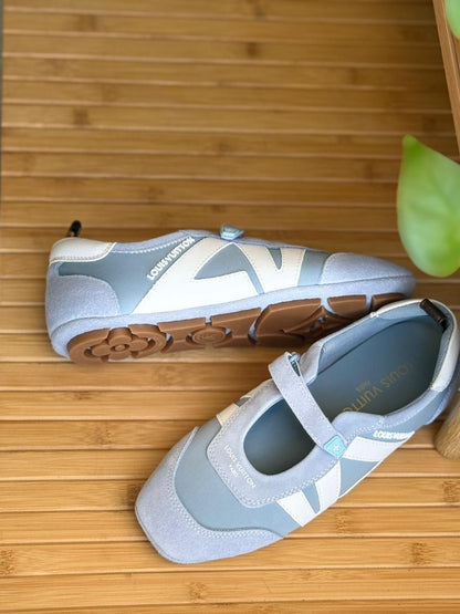 Ladies sneakers