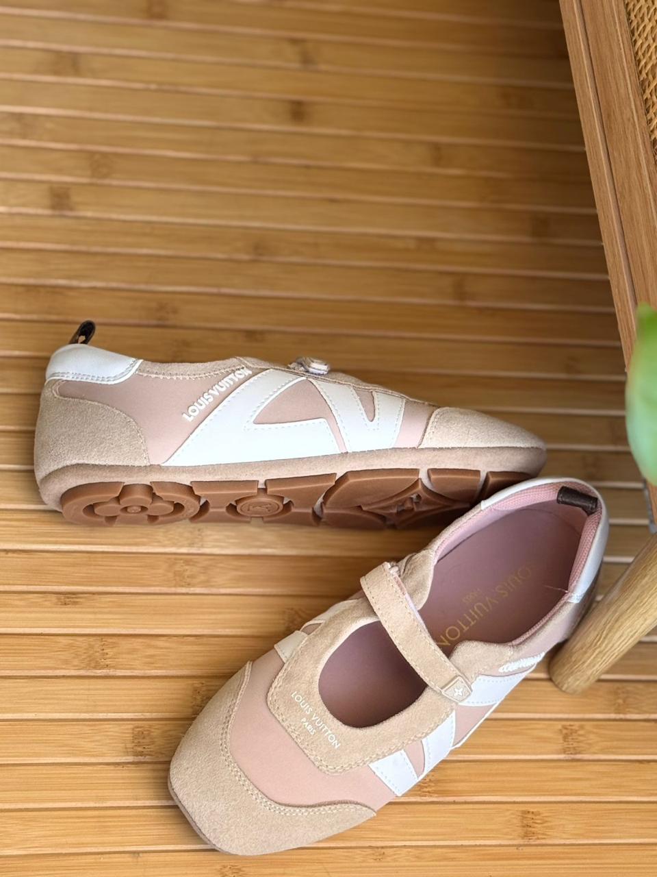 Ladies sneakers