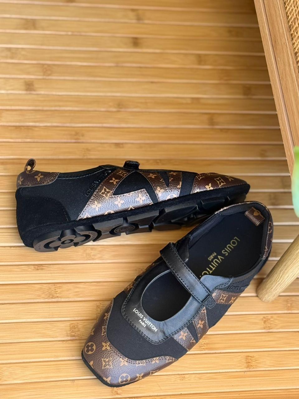 Ladies sneakers