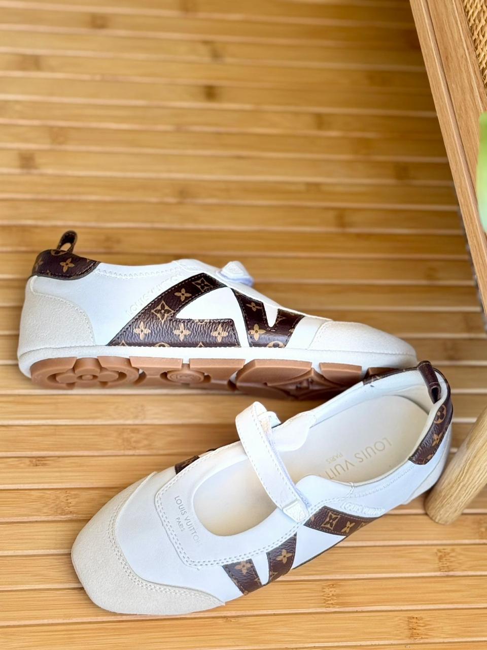 Ladies sneakers