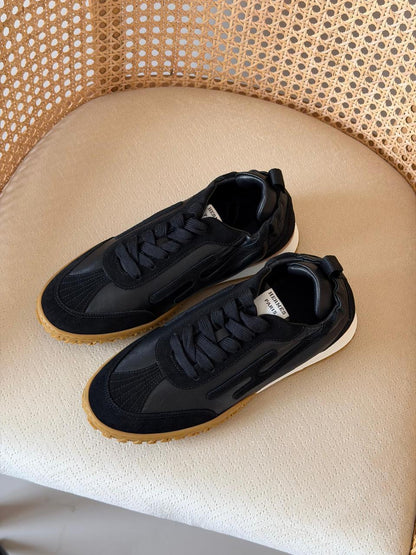 Ladies sneakers