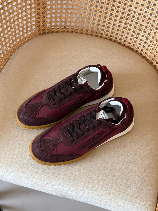 Ladies sneakers