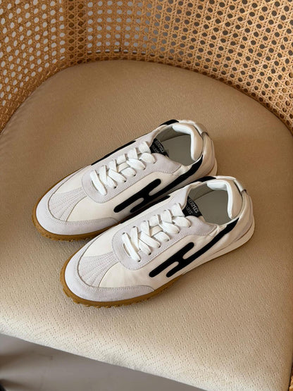 Ladies sneakers