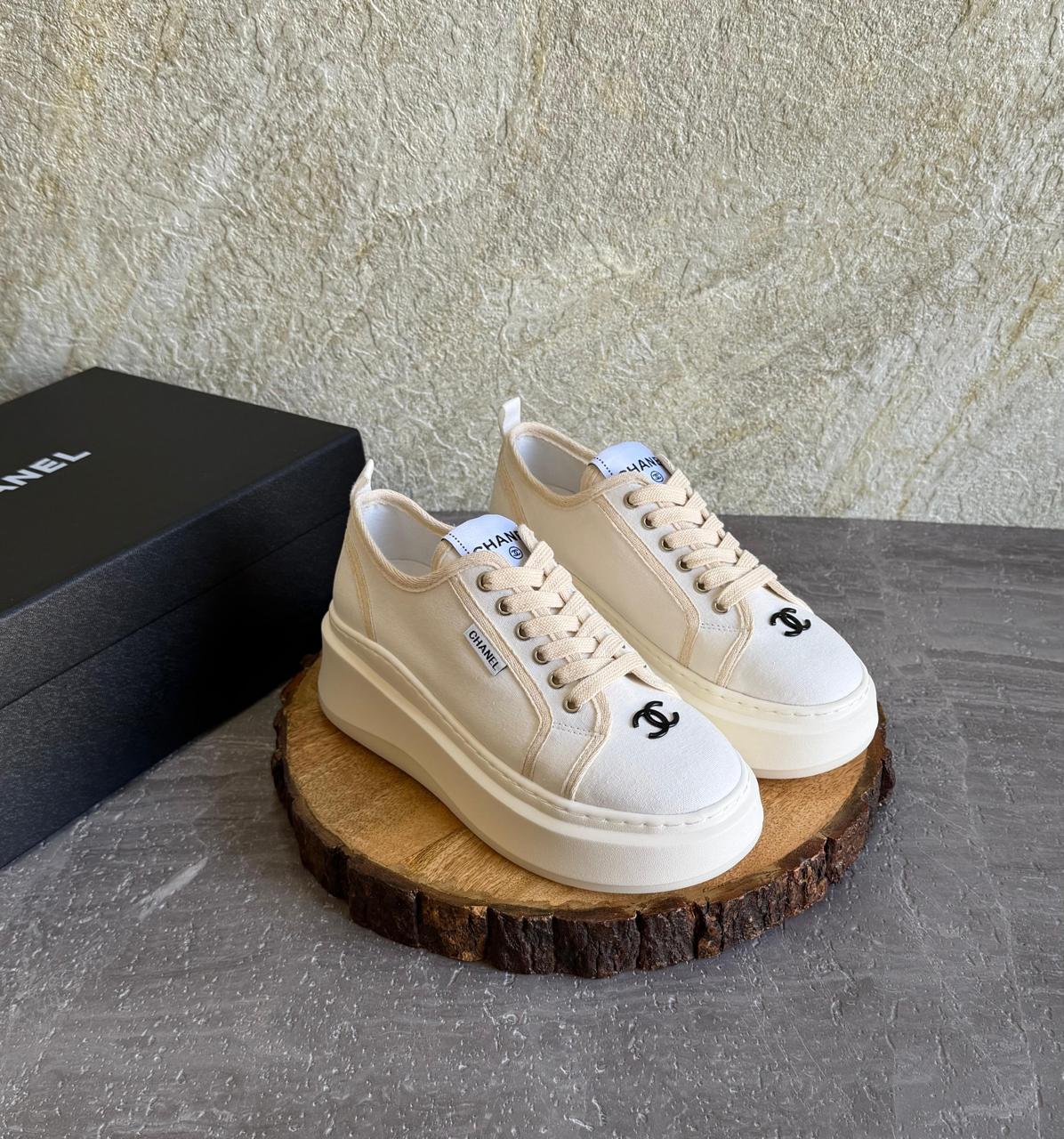 Ladies sneakers