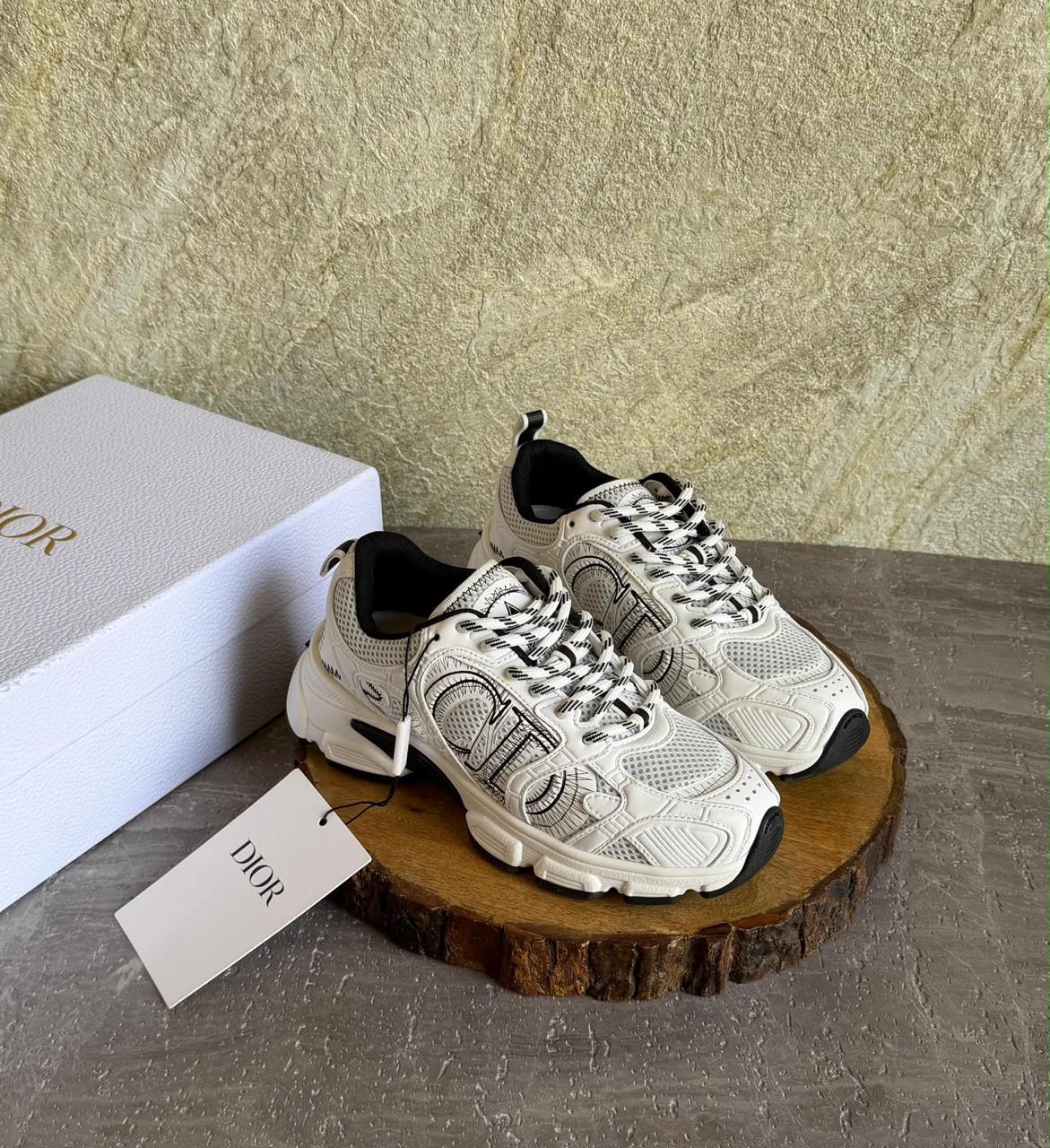 Ladies sneakers