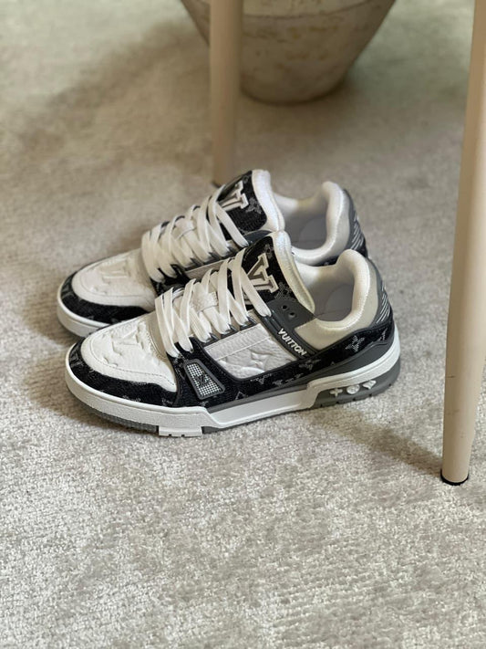 Ladies sneakers