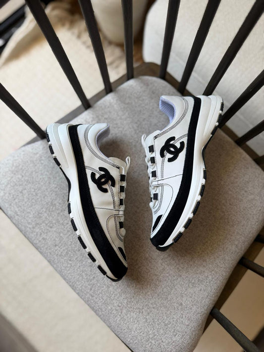 Ladies sneakers