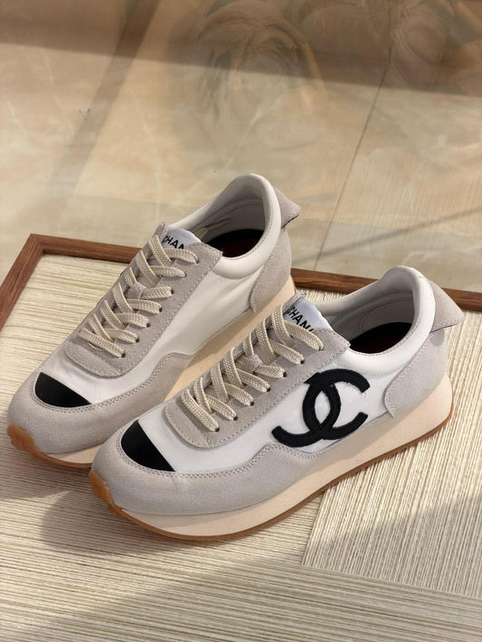 Ladies sneakers