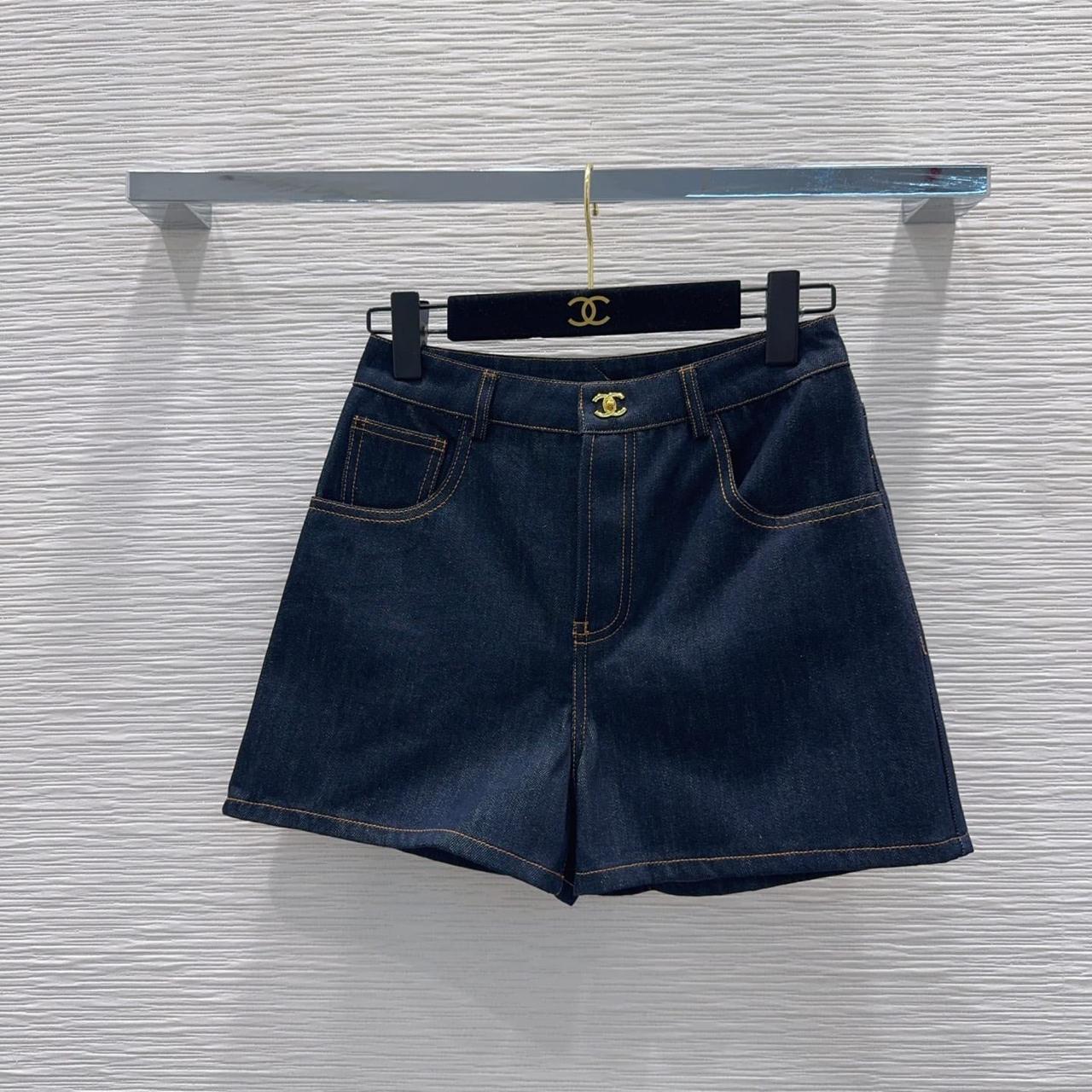 Ladies pants & shorts