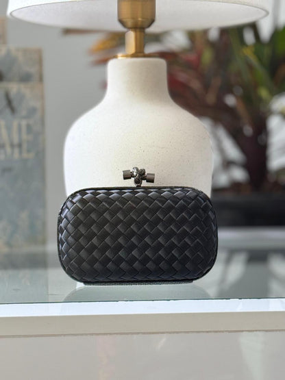 Ladies bo**ega bags