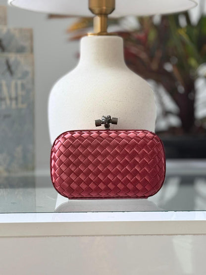 Ladies bo**ega bags