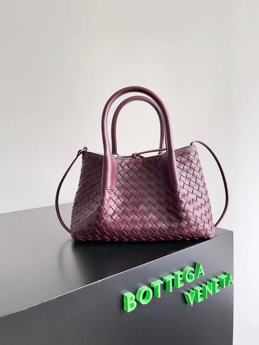Ladies bo**ega bags