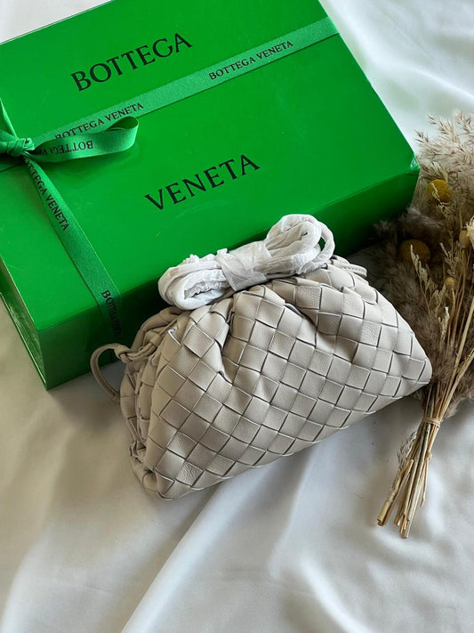 Ladies bo**ega bags