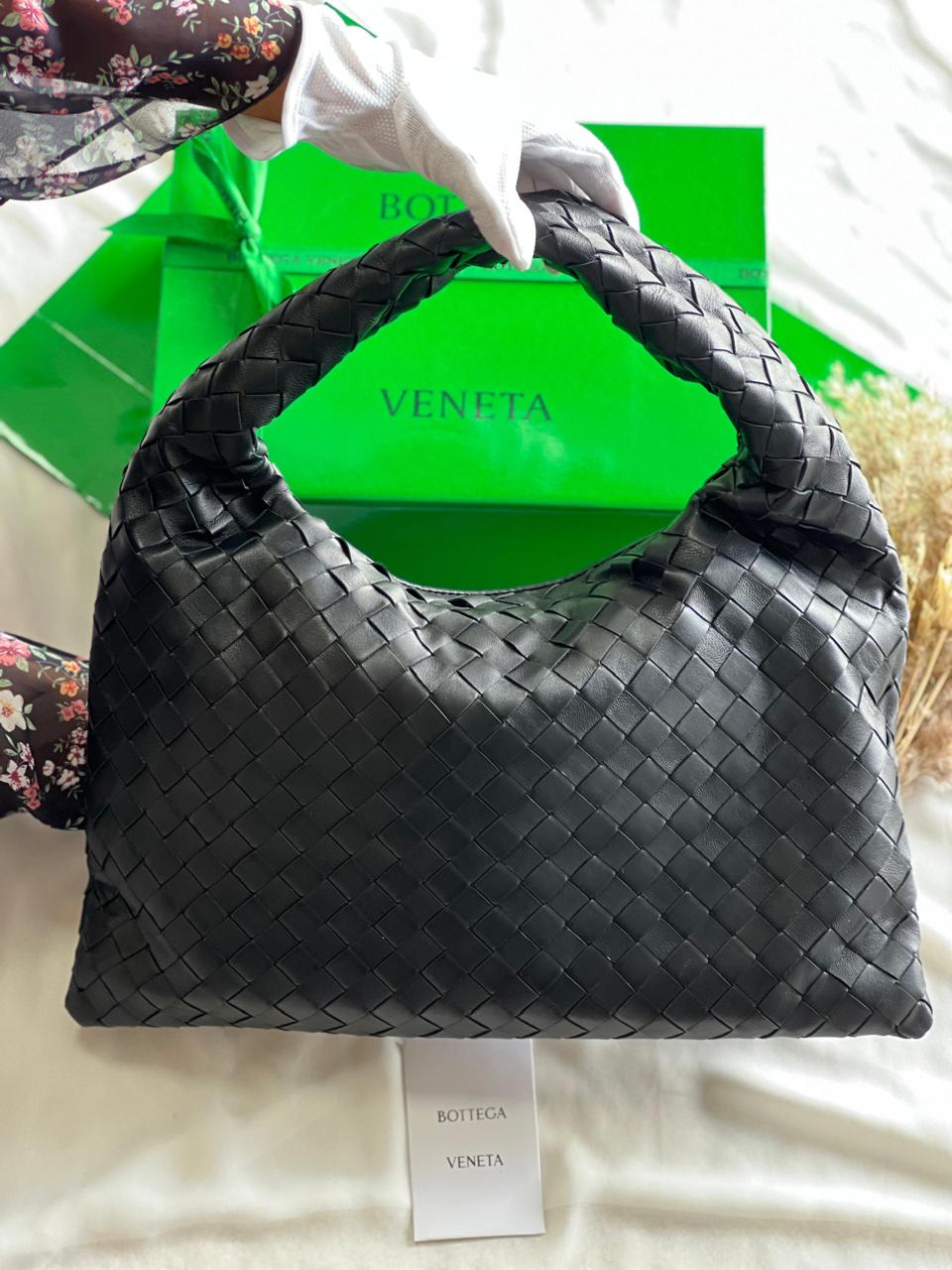 Ladies bo**ega bags