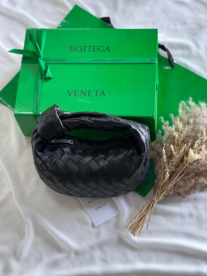 Ladies bo**ega bags