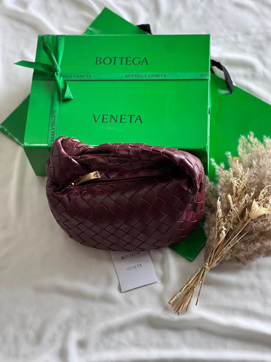 Ladies bo**ega bags