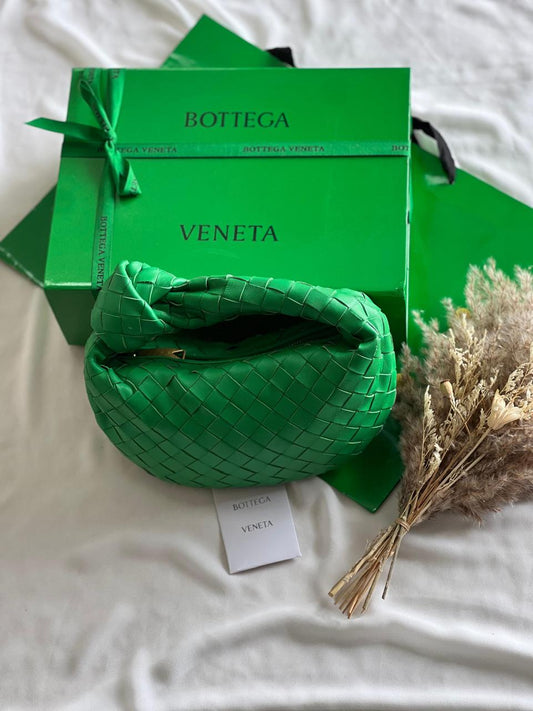 Ladies bo**ega bags