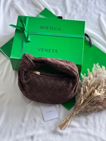 Ladies bo**ega bags