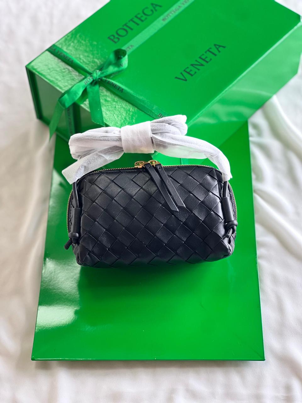 Ladies bo**ega bags