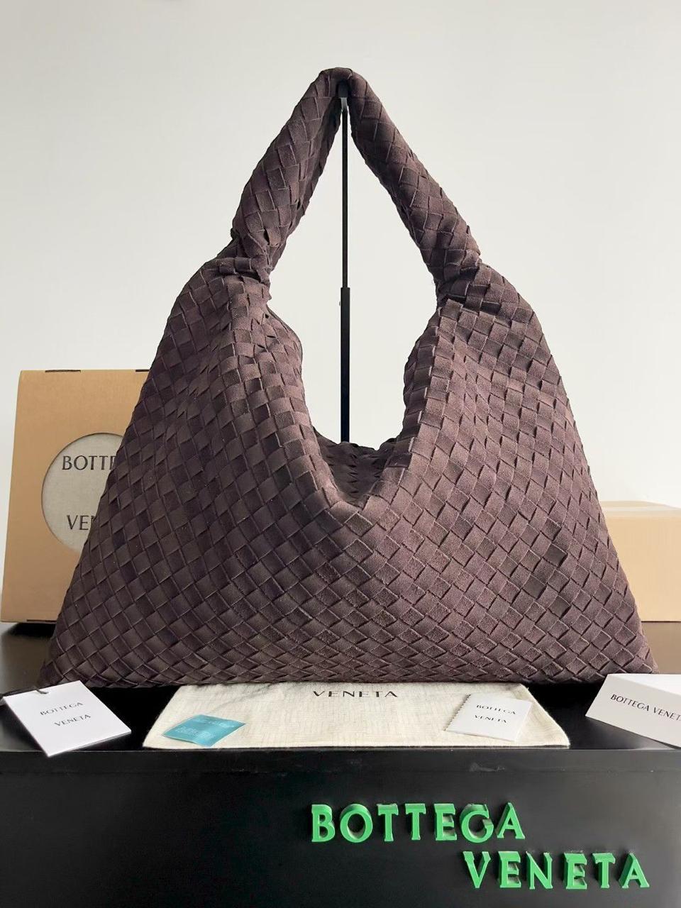 Ladies bo**ega bags