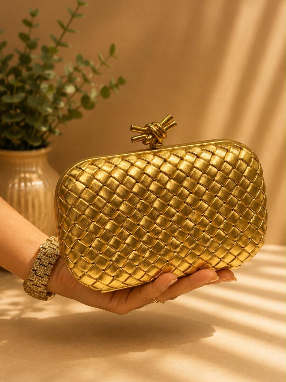 Ladies bo**ega bags