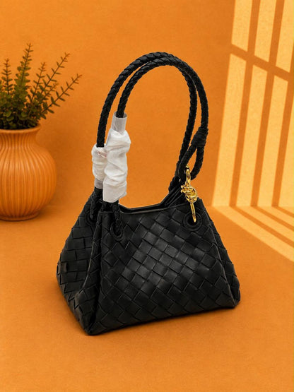 Ladies bo**ega bags