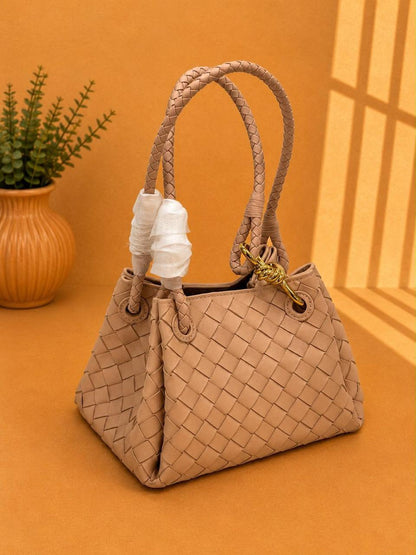Ladies bo**ega bags