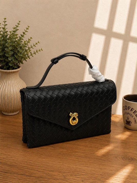 Ladies bo**ega bags