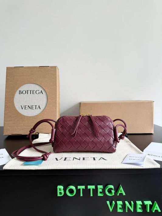 Ladies bo**ega bags