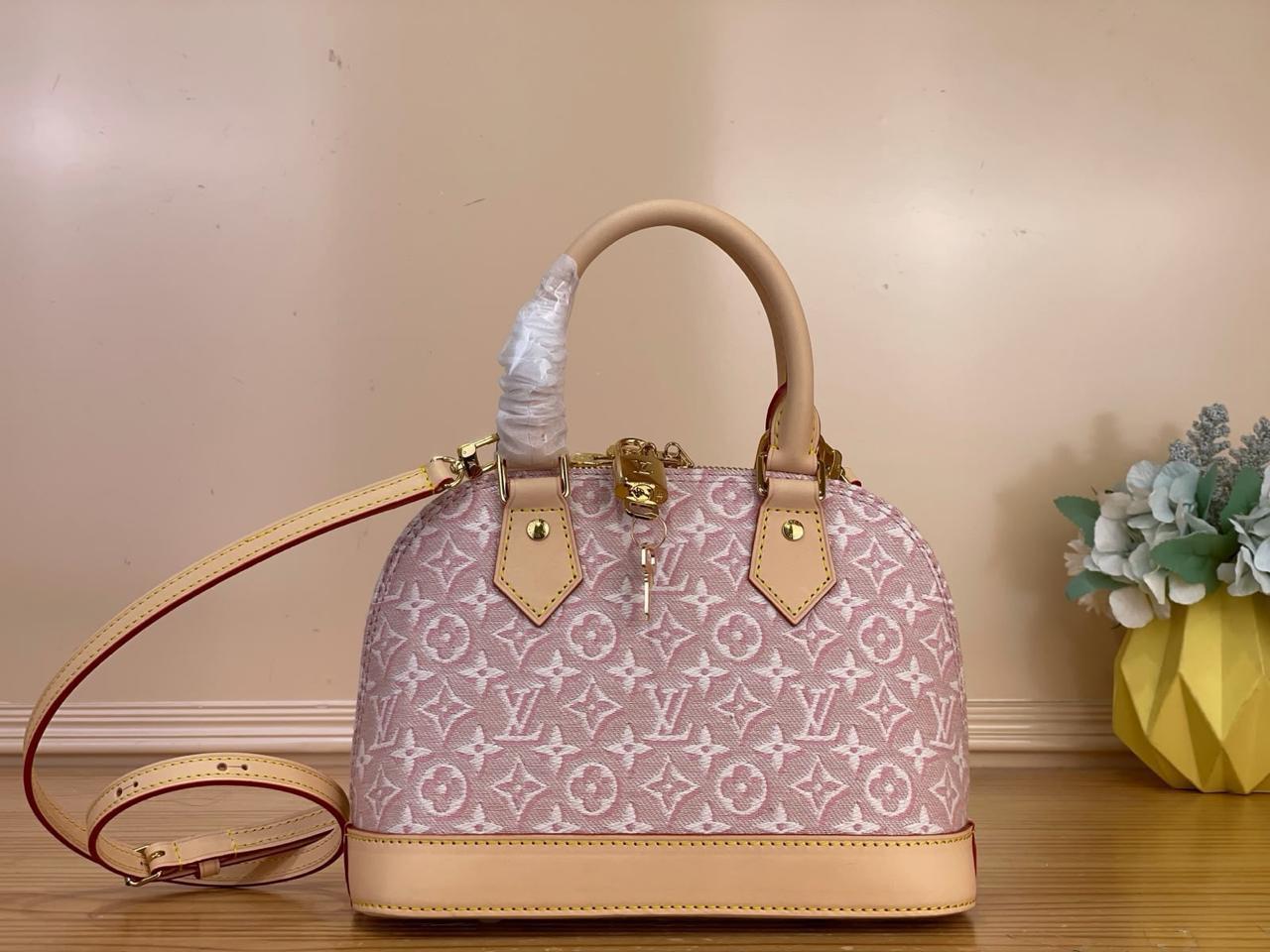 Ladies L*vi   Bags