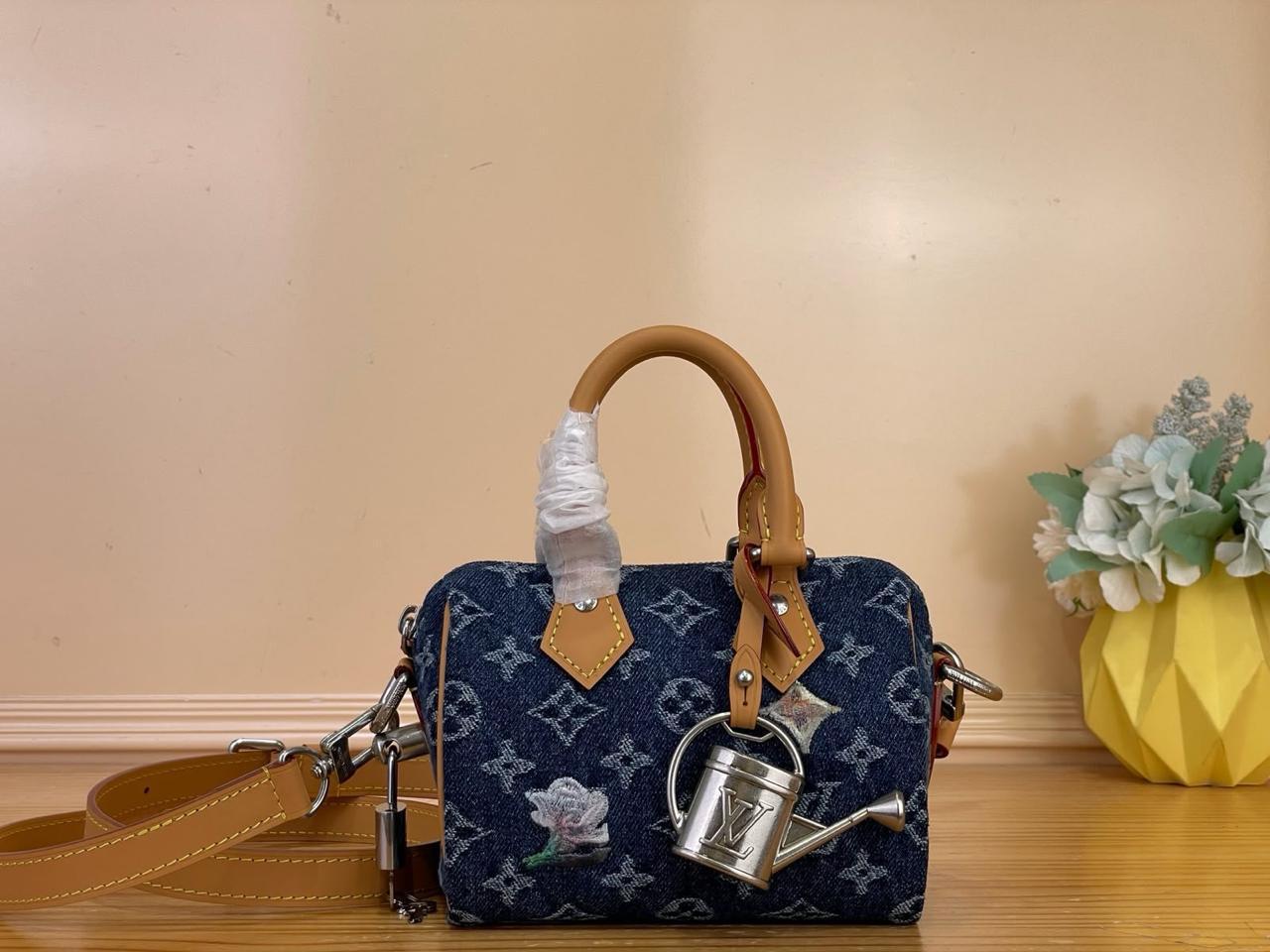 Ladies L*vi   Bags