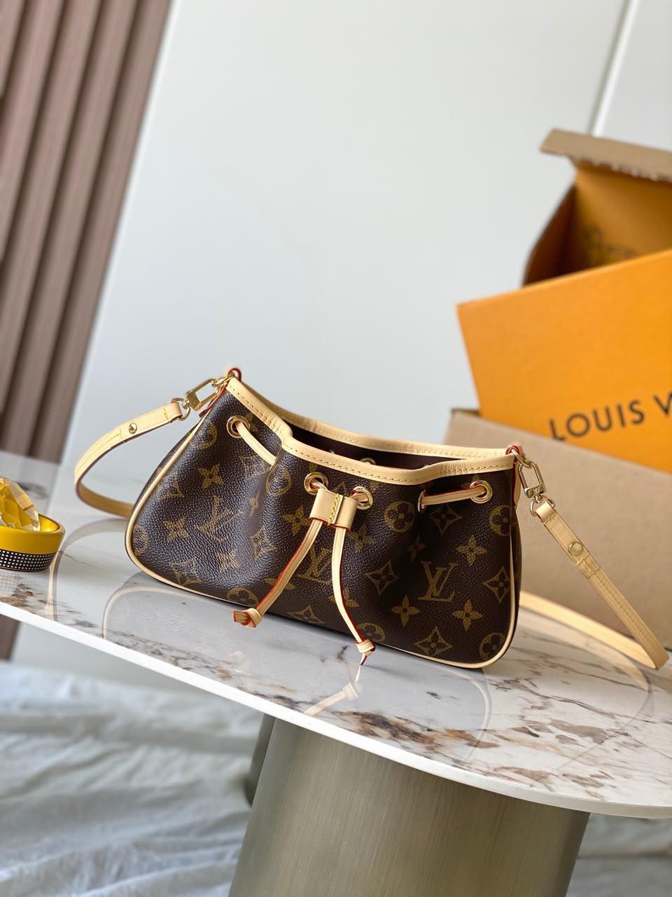Ladies L*vi   Bags