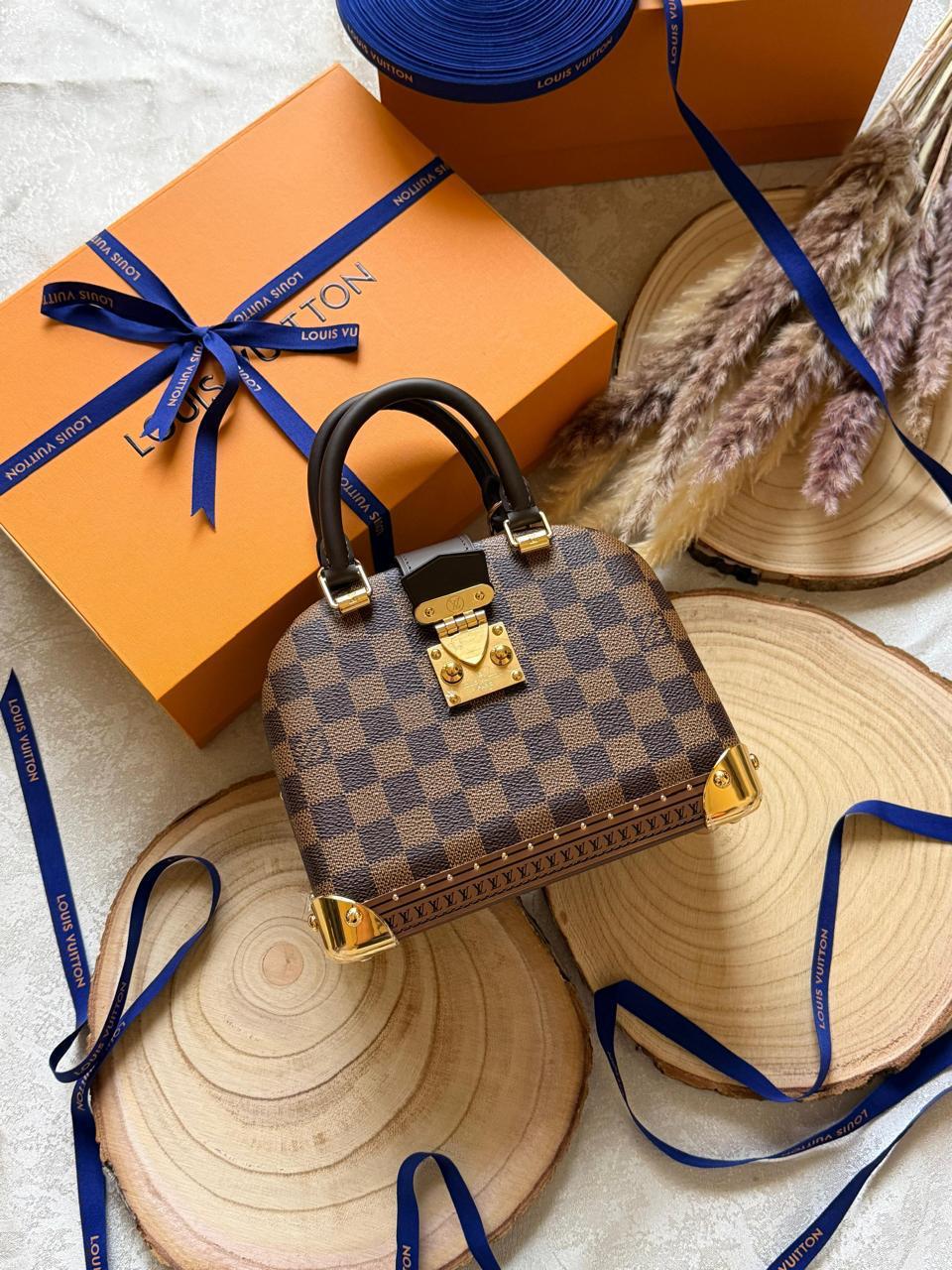 Ladies L*vi   Bags
