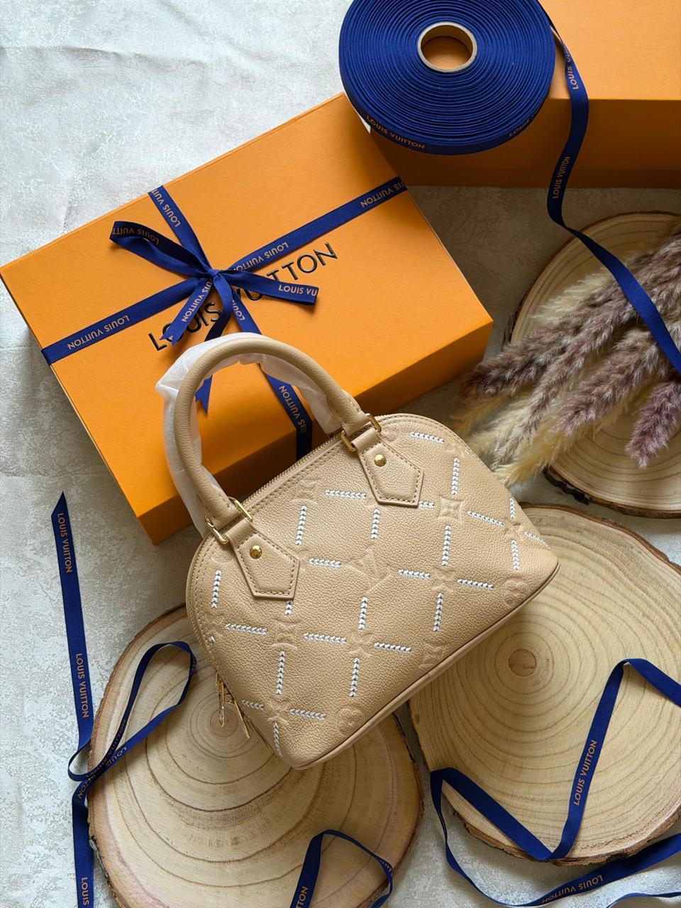 Ladies L*vi   Bags