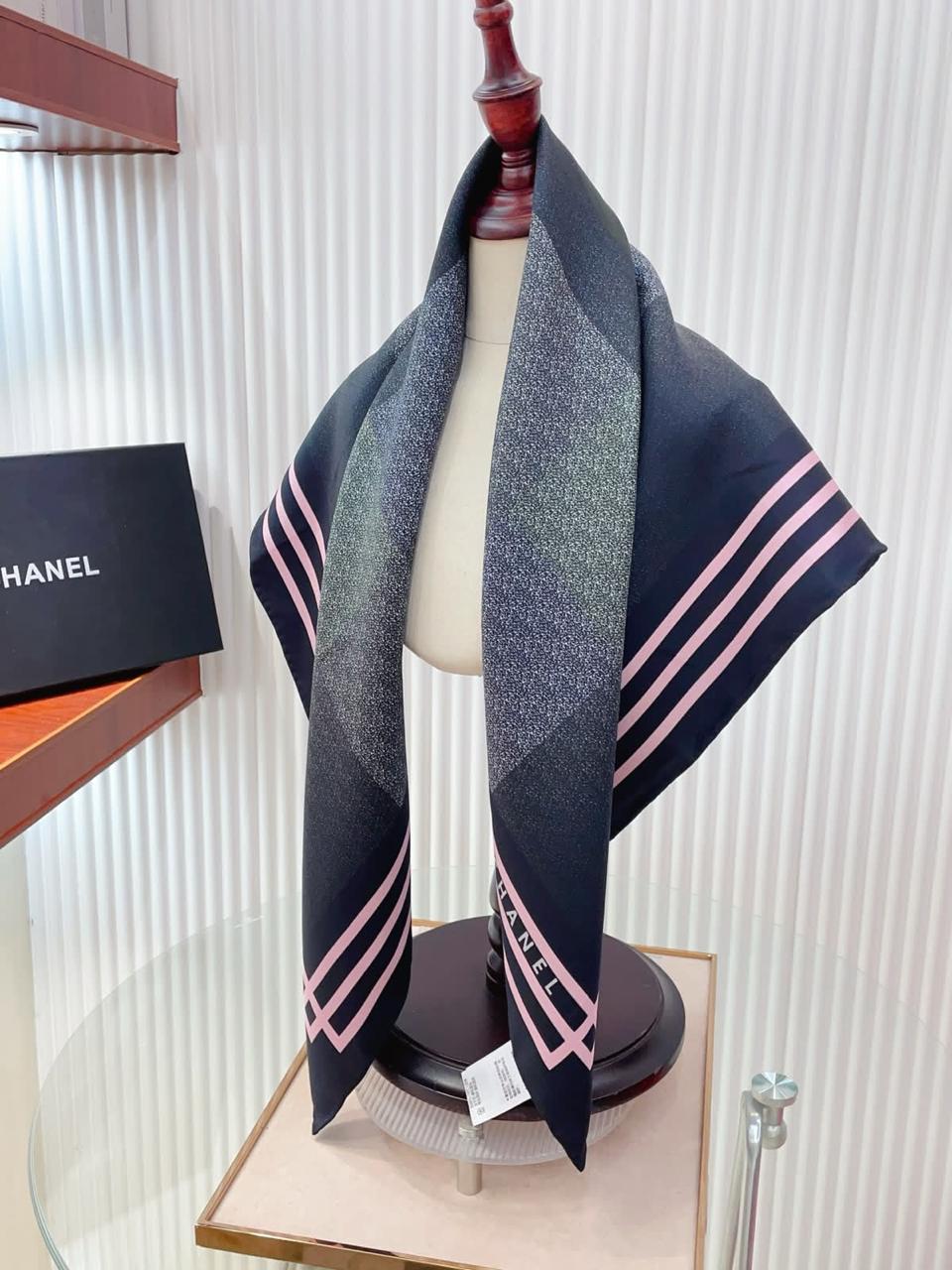 Ladies scarf