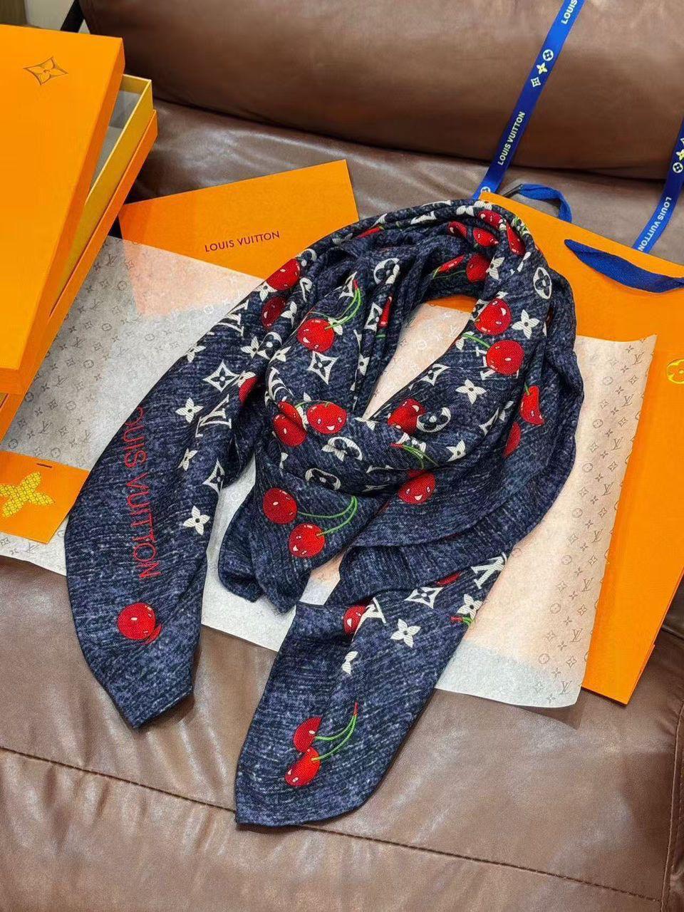 Ladies scarf