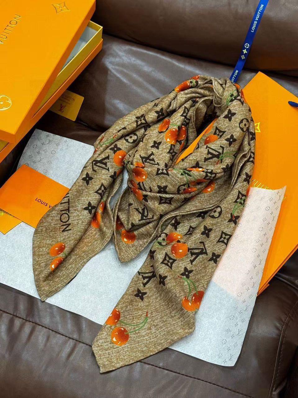 Ladies scarf