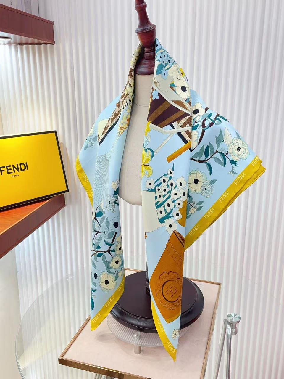 Ladies scarf