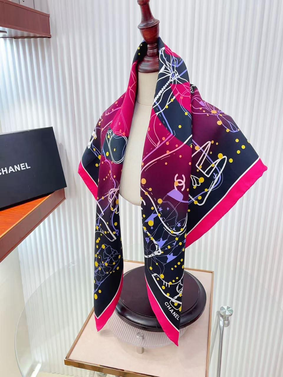 Ladies scarf