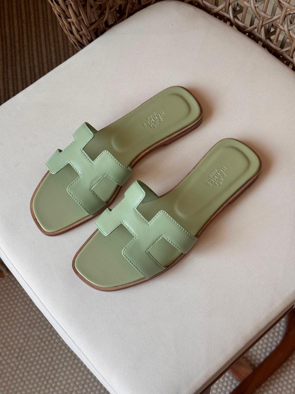Ladies flats