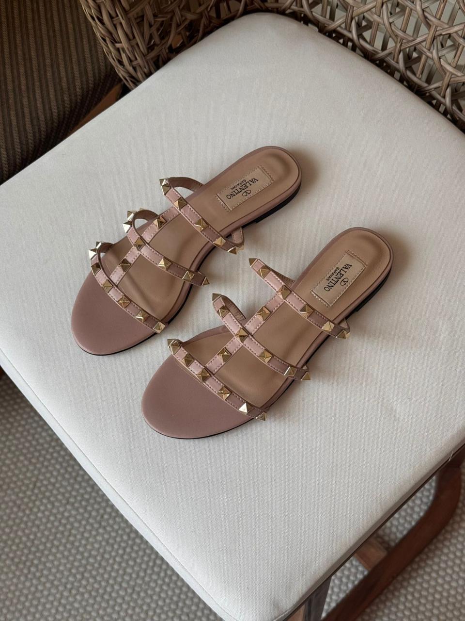 Ladies flats