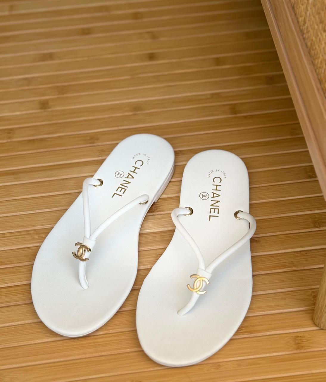 Ladies flats