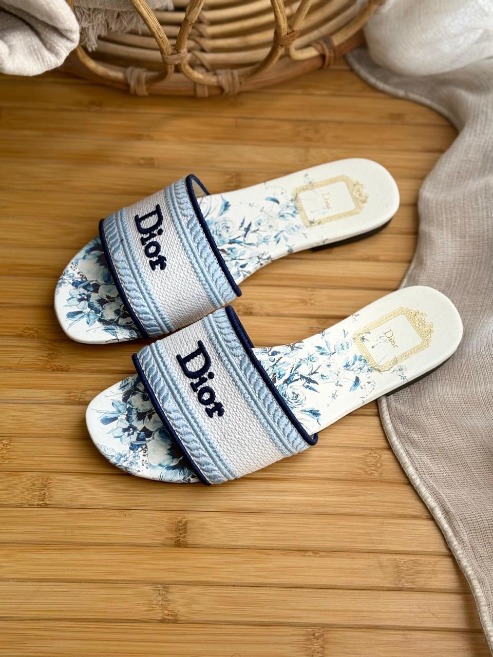 Ladies flats