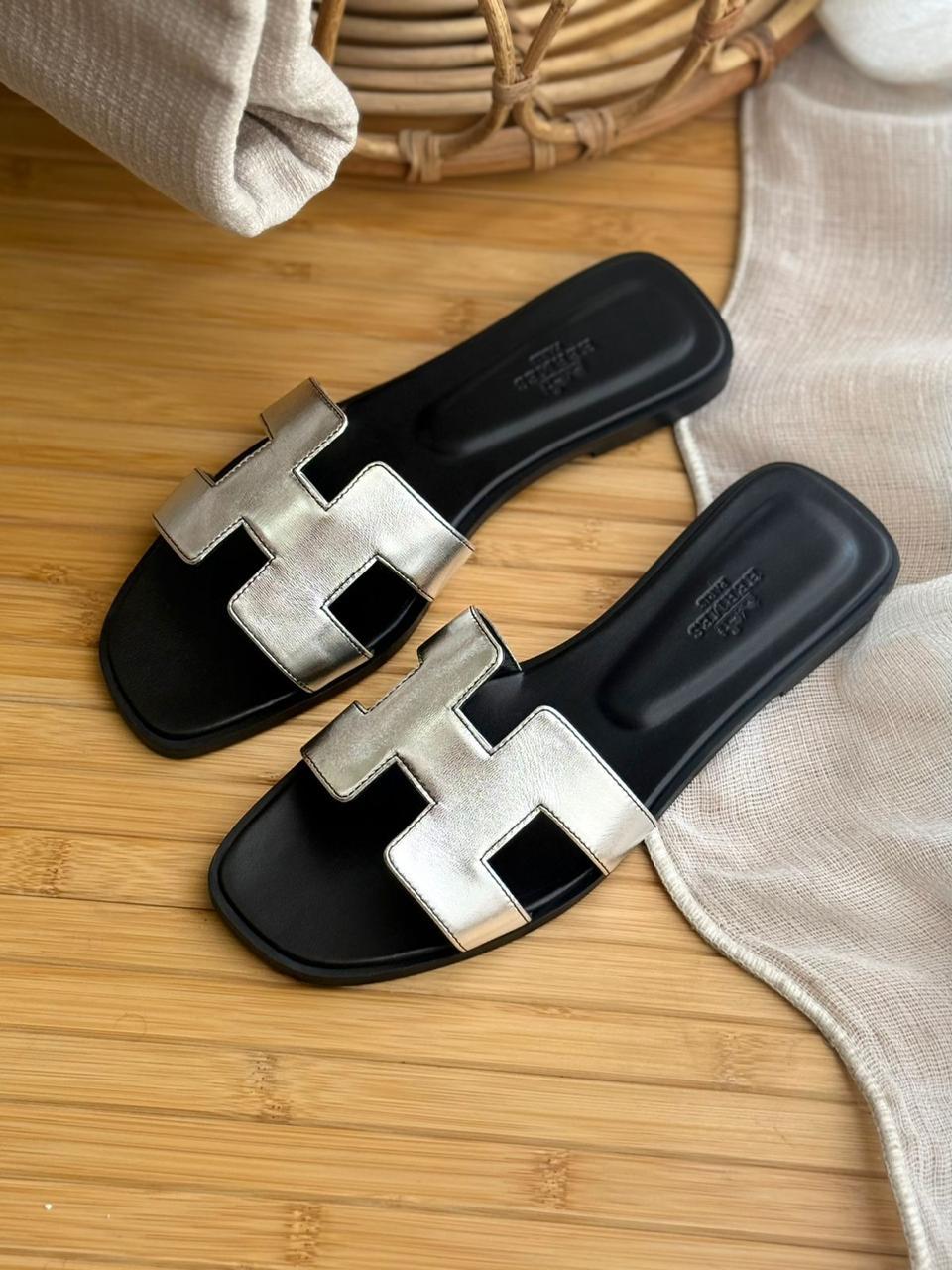 Ladies flats