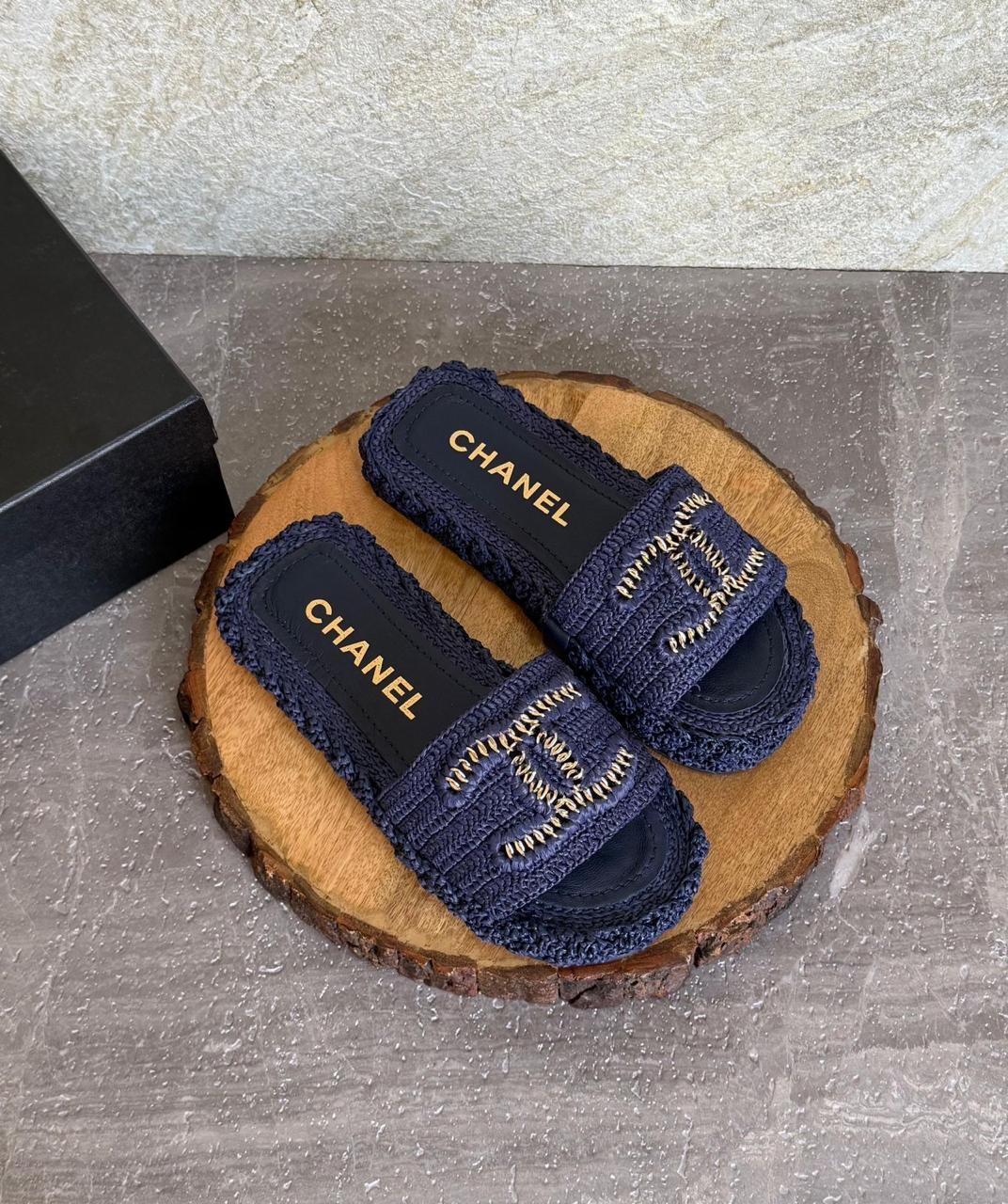 Ladies flats