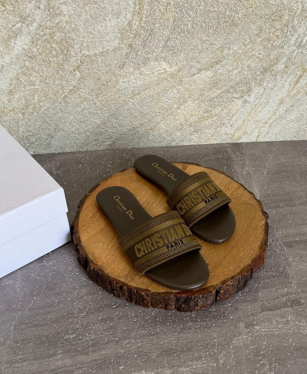 Ladies flats