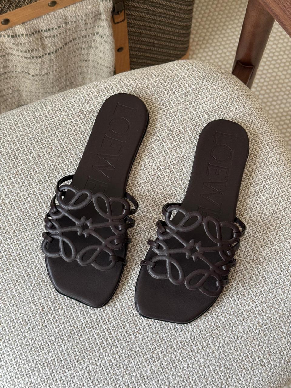 Ladies flats