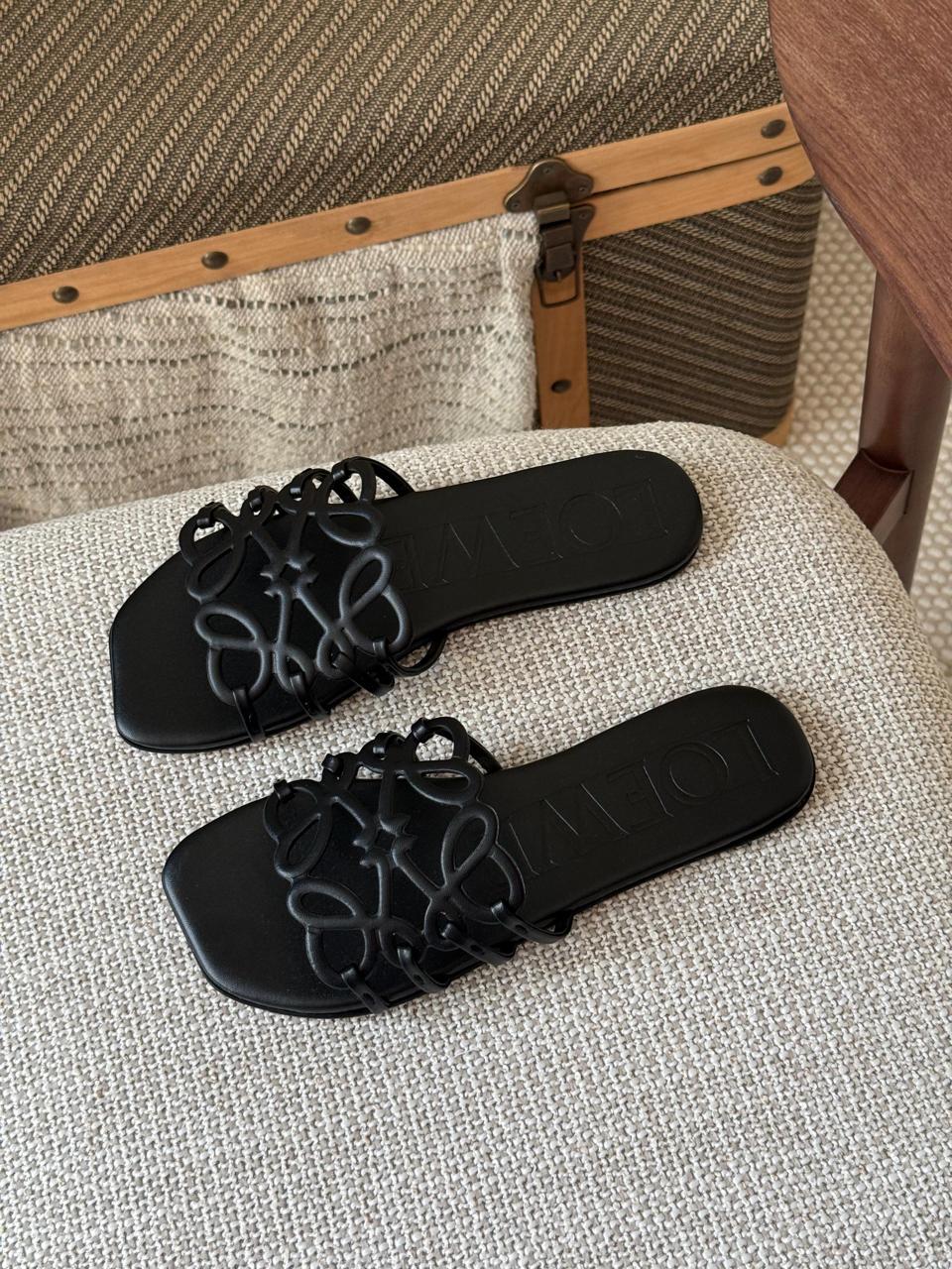 Ladies flats